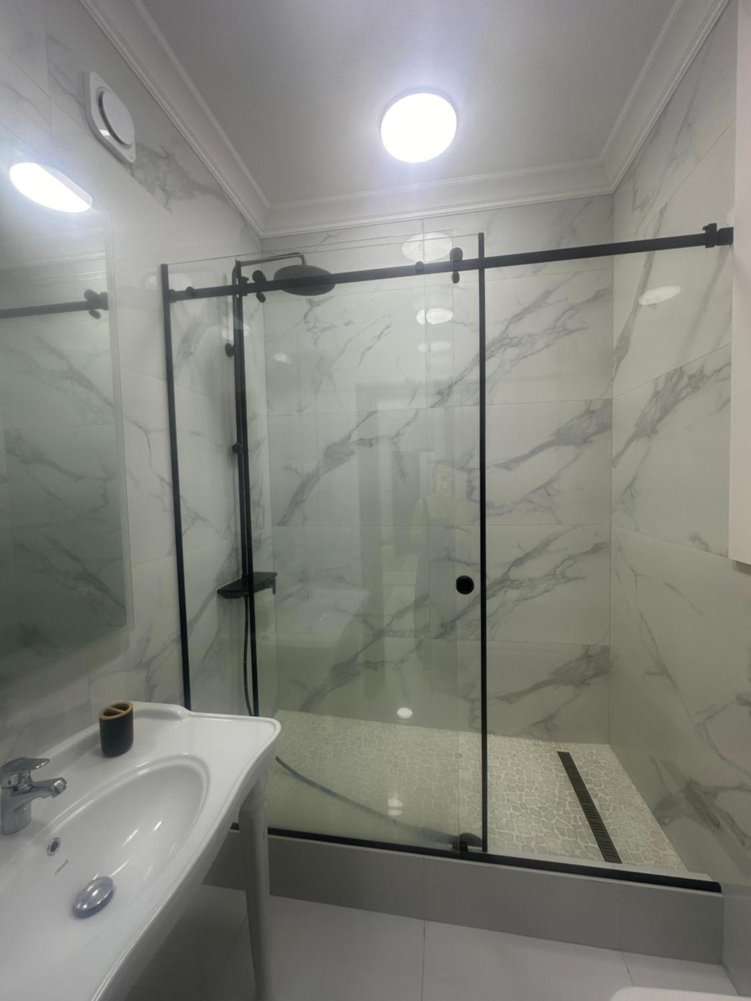 Comfortable Apartment In Central Of Алма Ата Екстериор снимка